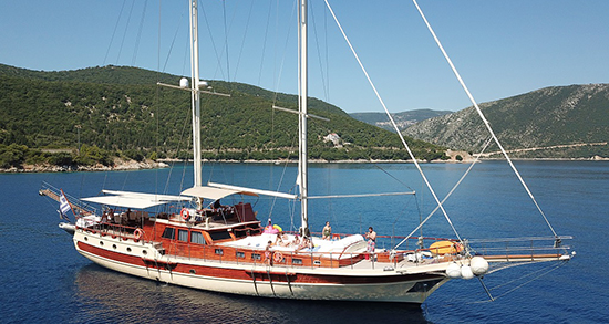 Erato_motor_sailer_02.jpg