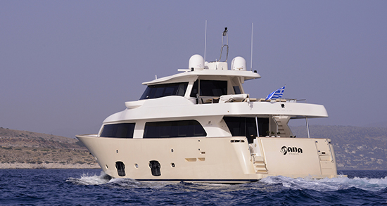 Dana_Motor_Yacht_01.jpg