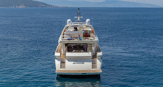 Divine_Motor_Yacht_03.jpg