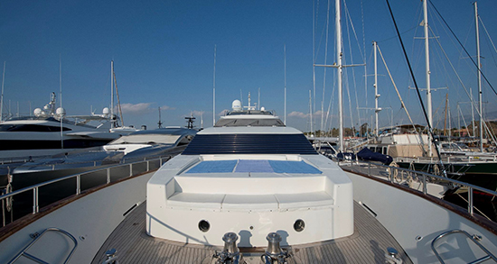 Falcon_Island_Motor_Yacht_02.jpg